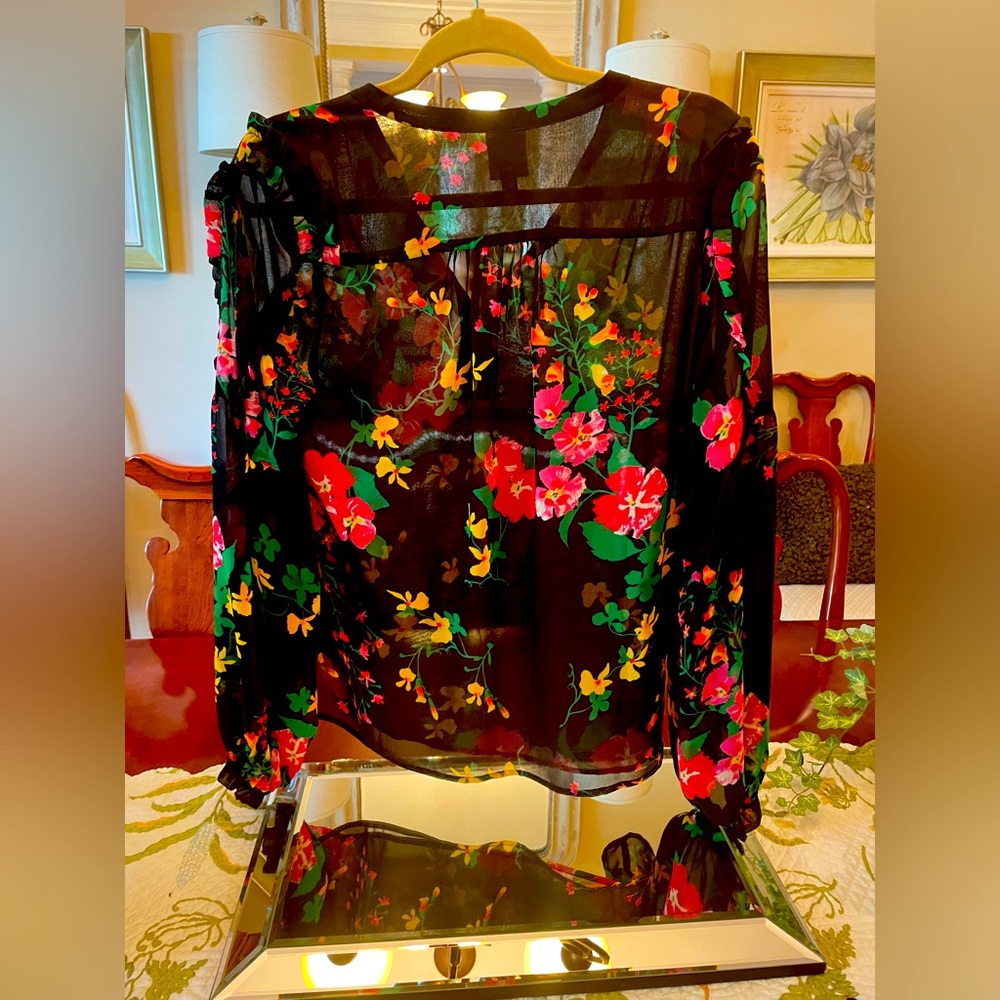 🌸 CAbi Black Floral Thespian Poet Blouse Size Small